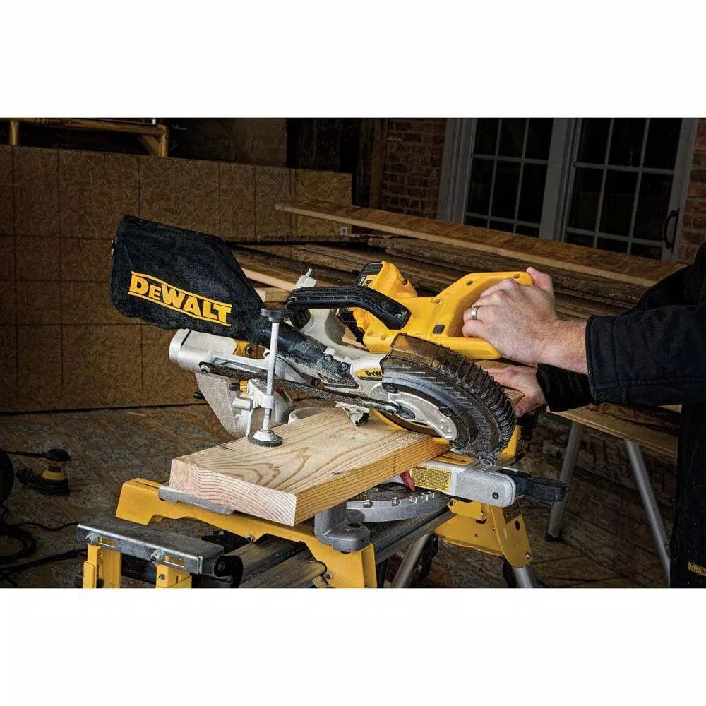 DEWALT 20V MAX Cordless 7-1/4 in. Sliding Compound Miter Saw (Tool-Only)
