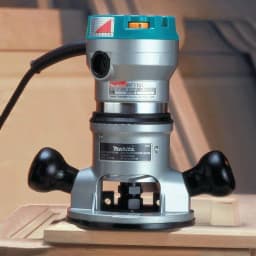 Makita RF1101 2-1/4 HP 11-Amp Variable Speed Router thumbnail 3
