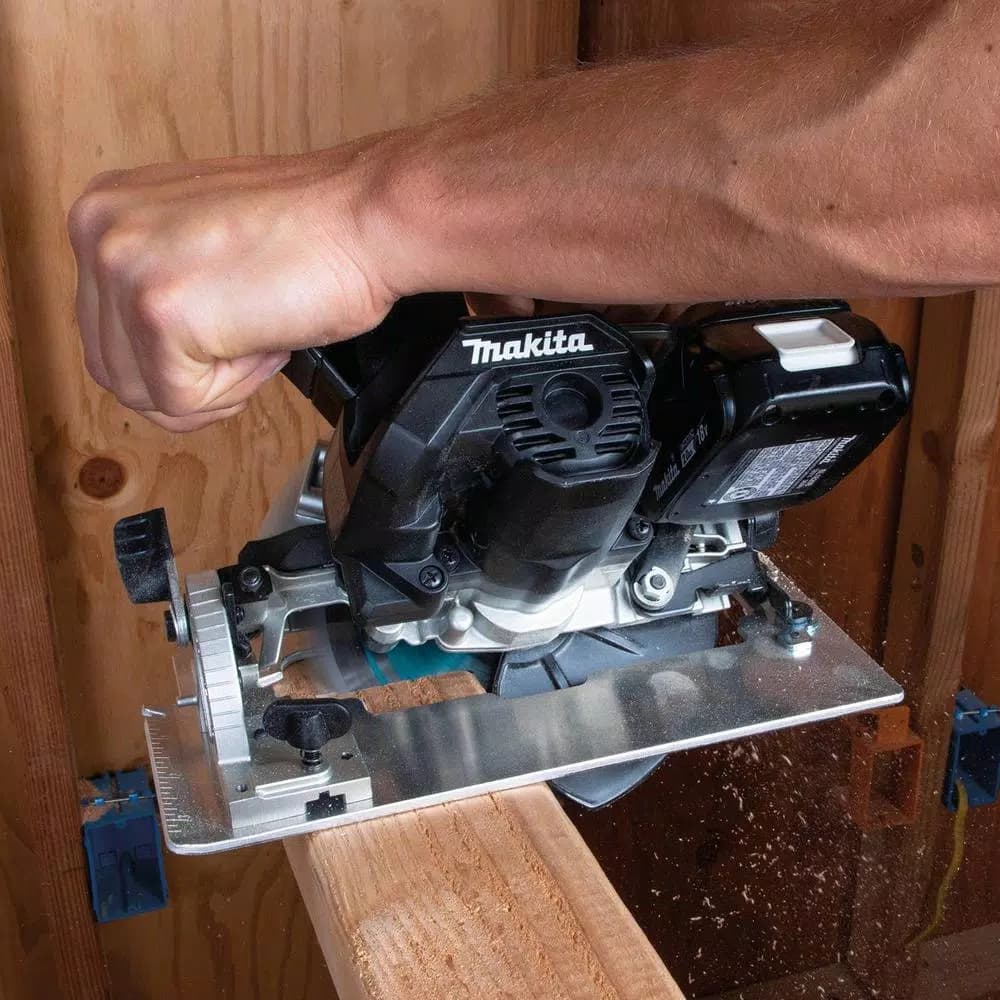 Makita 18V LXT Sub-Compact Brushless 6-1/2" Cordless Circular Saw Kit (2.0 Ah)