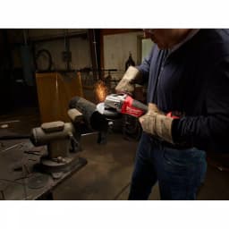 Milwaukee M18 FUEL 4-1/2 in./5 in. Cordless Angle Grinder Kit with (2) 9.0 Ah Batteries & Rapid Charger thumbnail 7