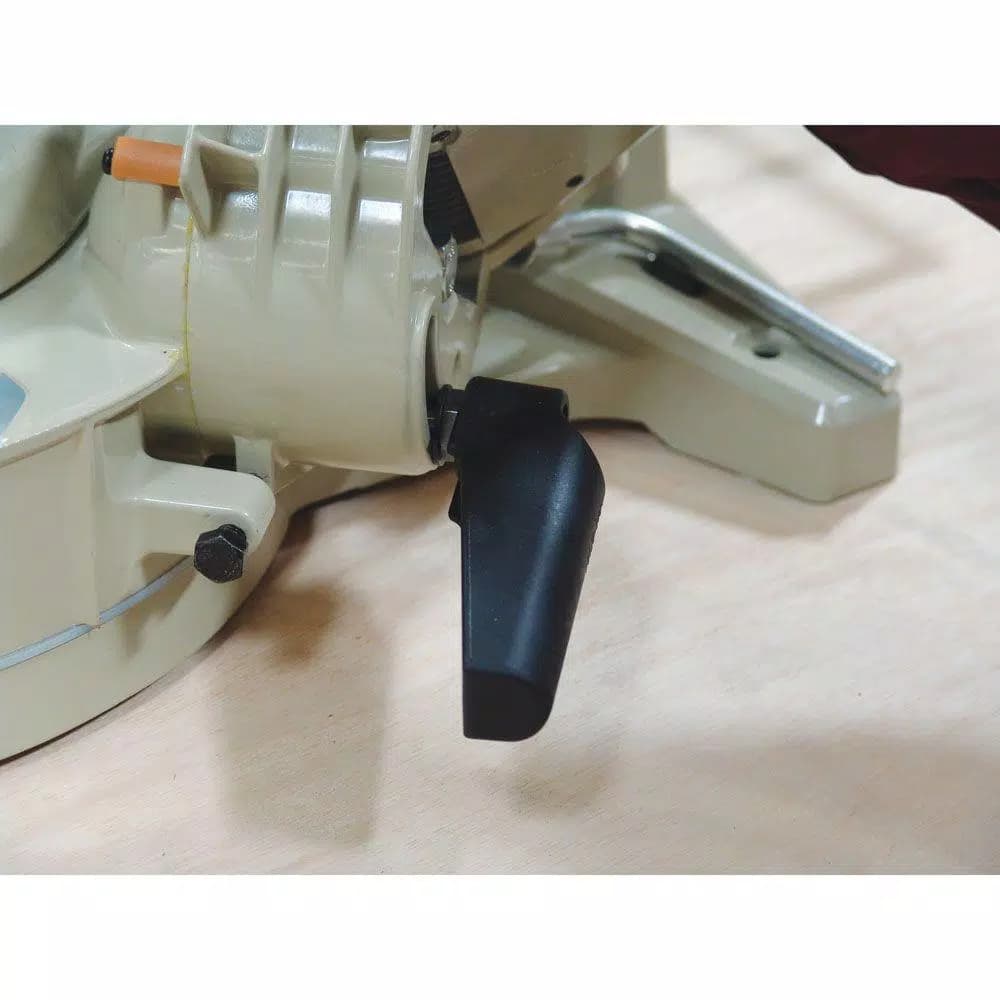 Makita 12 in. 15 Amp Corded Single-Bevel Compound Miter Saw with 40T Carbide Blade