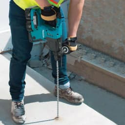 Makita 18V X2 LXT (36V) 1 in. Cordless SDS-Plus Rotary Hammer Kit with (2) 5.0Ah Batteries thumbnail 4