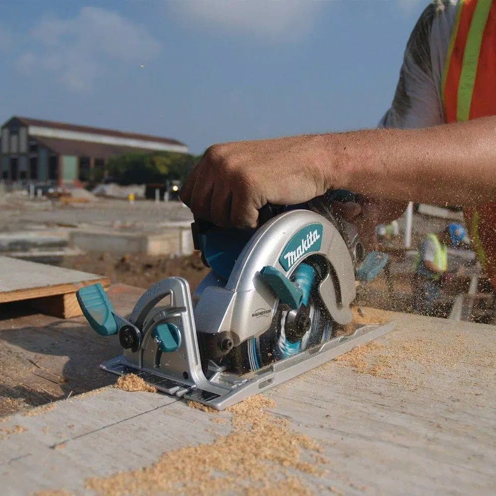 Makita 15 Amp 7-1/4 in. Corded Magnesium Hypoid Circular Saw with 24T Carbide Blade
