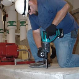 Makita 18V LXT Cordless SDS-Plus Rotary Hammer Drill Kit w/ (2) 5.0Ah Batteries & Charger thumbnail 11