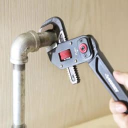 Husky 10 in. Multi-Angle Pipe Wrench with Flex-Head and Aluminum Body thumbnail 3