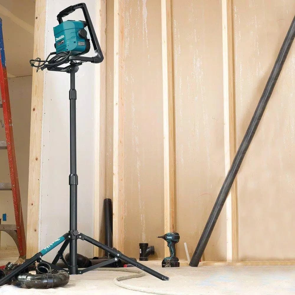 Makita Portable Tripod Light Stand for DML805 18V LXT LED Floodlights