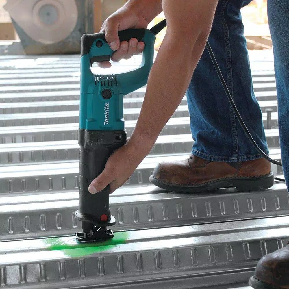 Makita 11 Amp Corded Variable Speed Reciprocating Saw with Hard Case
