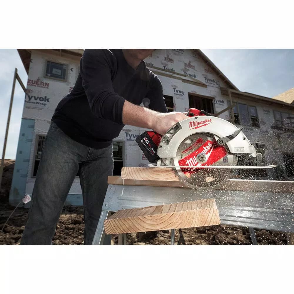Milwaukee M18 Brushless 2-Tool Combo Kit: 1/2 in. Hammer Drill and 7-1/4 in. Circular Saw with (2) 4.0 Ah Batteries