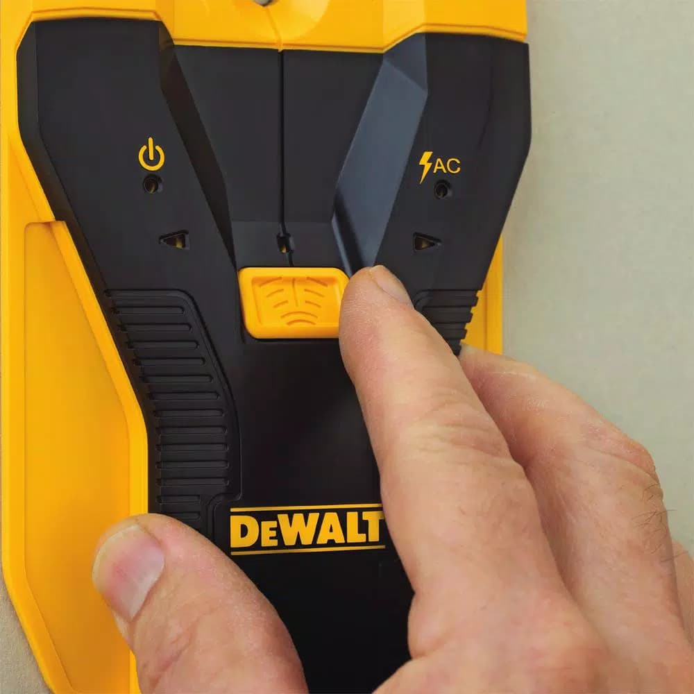 DEWALT Green Cross Line Laser Level with Center-Find Stud Finder Combo Kit