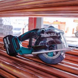 Makita 18V LXT Cordless 5-3/8 in. Metal Cutting Saw Kit with 2 5.0 Ah Batteries and Rapid Optimum Charger thumbnail 5