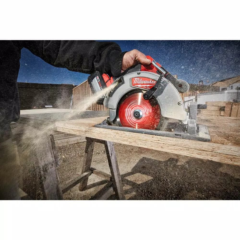 Milwaukee M18 FUEL 7-1/4 in. Brushless Cordless Circular Saw Kit with 12.0 Ah Battery & Charger