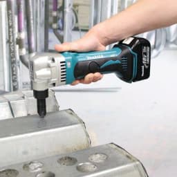 Makita 18V LXT Cordless 16-Gauge Nibbler Tool Only (XNJ01Z) thumbnail 6