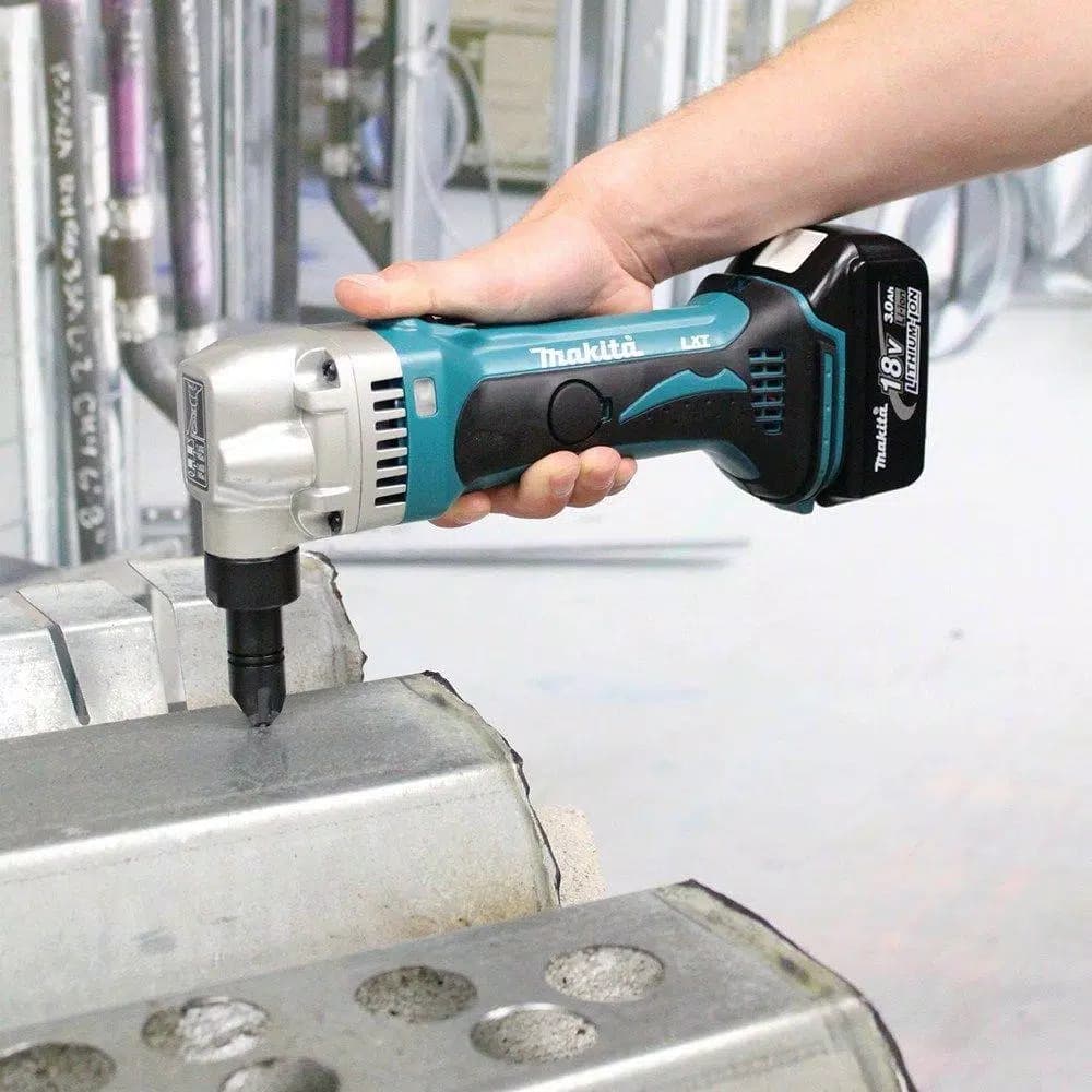 Makita 18V LXT Cordless 16-Gauge Nibbler Tool Only (XNJ01Z)