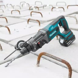 Makita 18V LXT Cordless SDS-Plus Rotary Hammer Drill Kit w/ (2) 5.0Ah Batteries & Charger thumbnail 4