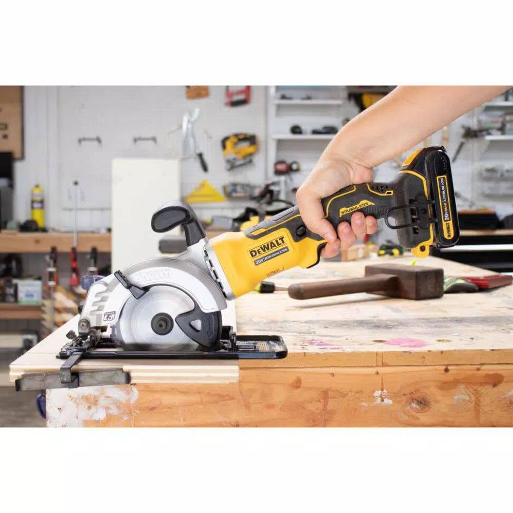 DEWALT 20V MAX ATOMIC Brushless 4-1/2 in. Cordless Circular Saw (Tool-Only)
