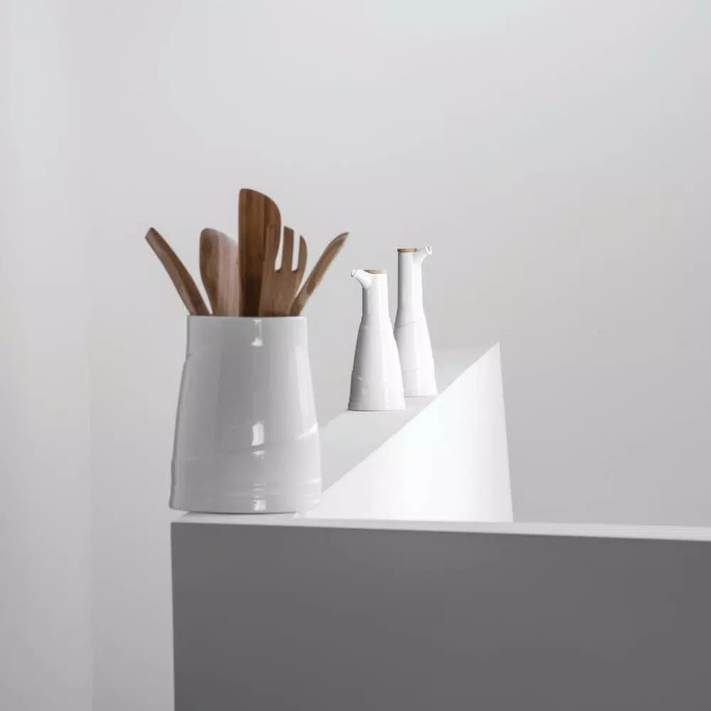 BergHOFF Essentials 2.1 Qt. Porcelain Kitchen Canister with Natural Cork Lid
