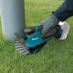 Makita 18V LXT Cordless Grass Shear, Tool-Only (XMU04Z) thumbnail 2