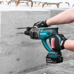 Makita 18V LXT Cordless SDS-Plus Rotary Hammer Drill Kit w/ (2) 5.0Ah Batteries & Charger thumbnail 3