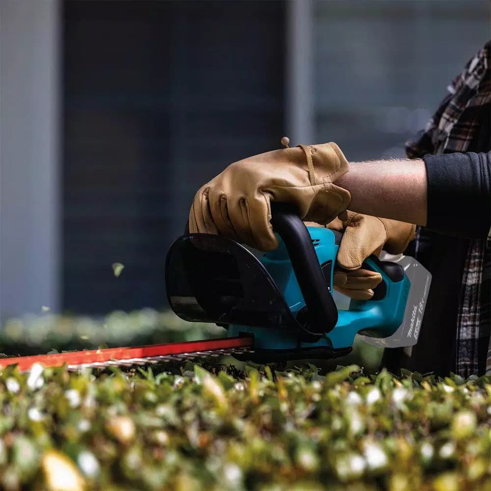 Makita 18V LXT Lithium-Ion Cordless 22 in. Hedge Trimmer (Tool Only)