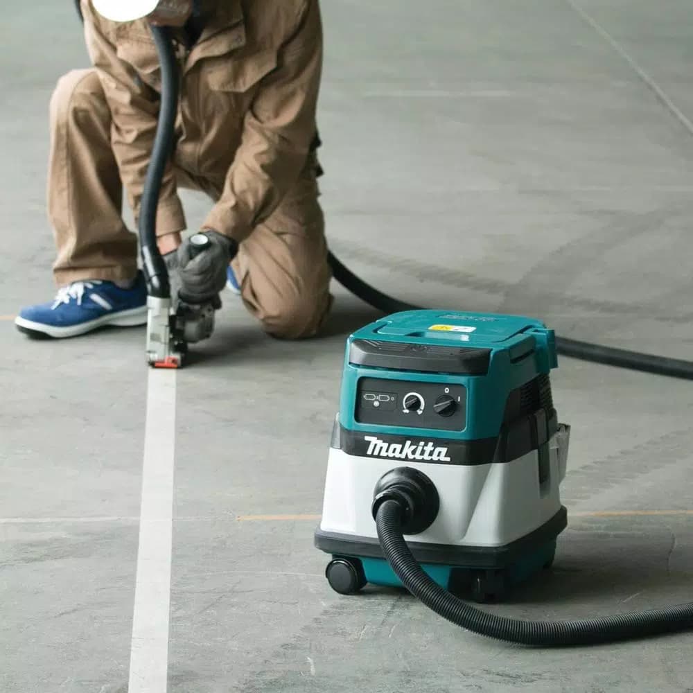 Makita 18V X2 LXT Cordless/Corded 2.1 Gallon Dry Vacuum (Tool Only)