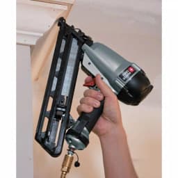 Porter-Cable 15-Gauge 34° Angled Pneumatic Finish Nailer Kit, 1-1/2 in. to 2-1/2 in. thumbnail 4