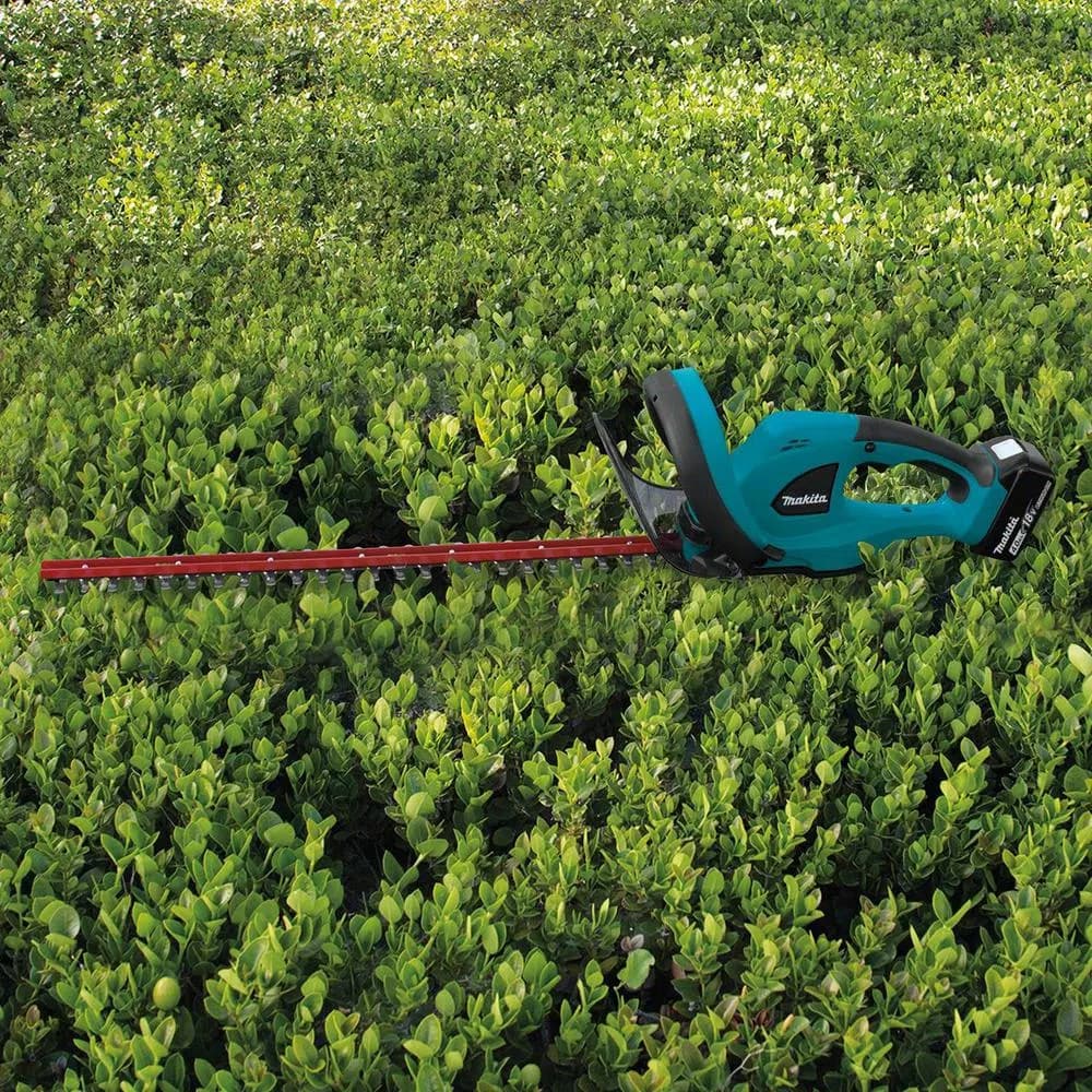 Makita 18V LXT Cordless Hedge Trimmer Kit with 4.0Ah Battery and Charger, 22 in. Blade