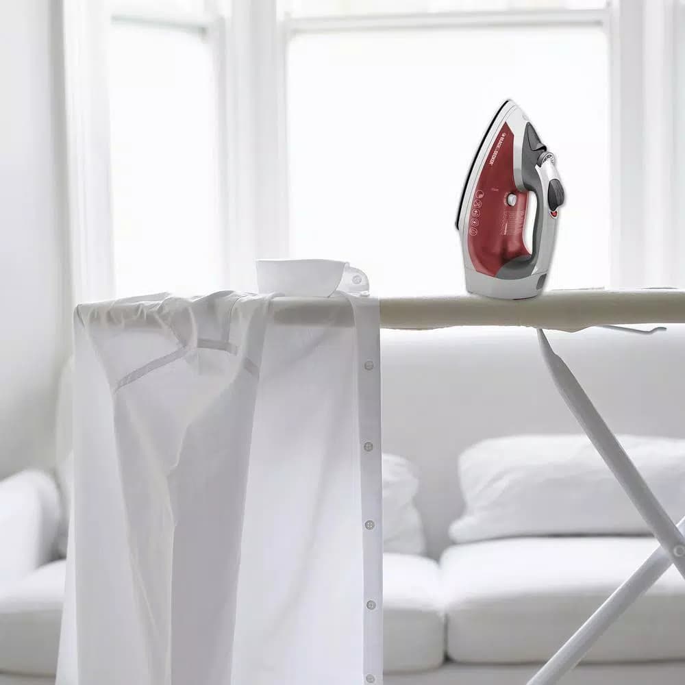 BLACK+DECKER Xpress Steam Iron with Stainless Steel Soleplate and Retractable Cord Reel, Red