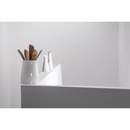 BergHOFF Essentials 2.1 Qt. Porcelain Kitchen Canister with Natural Cork Lid thumbnail 4