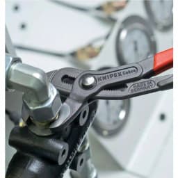 KNIPEX Cobra XXL 22 in. Extra Large Forged Steel Water Pump Pliers thumbnail 2