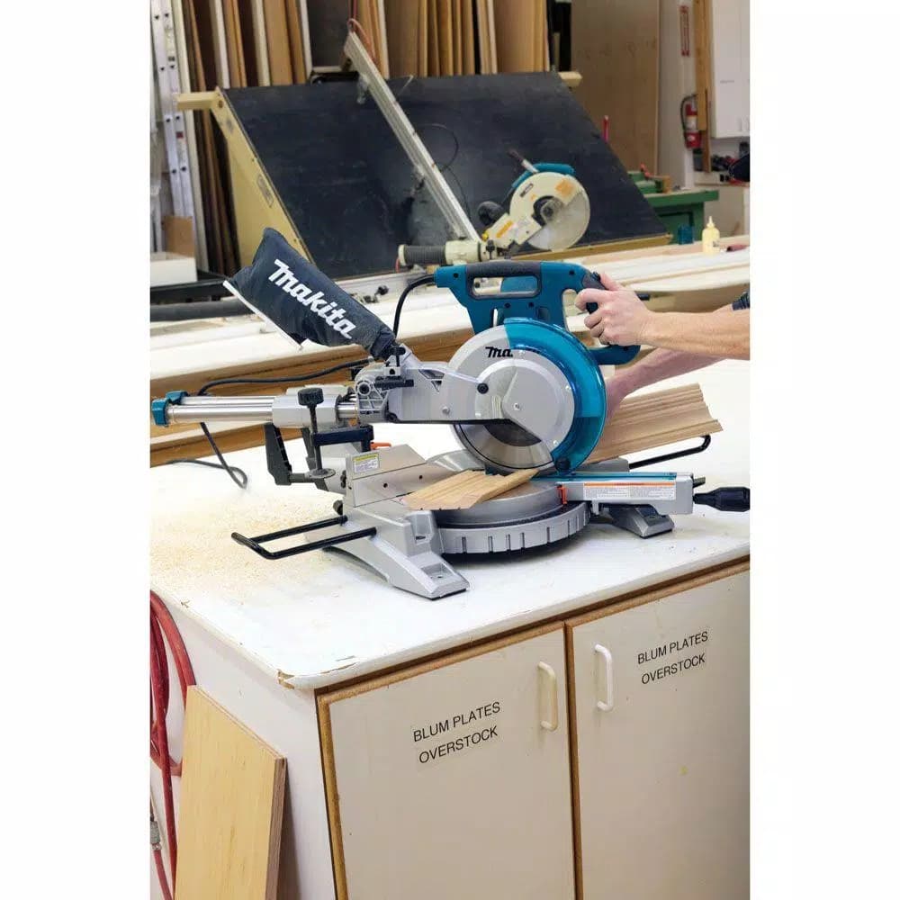 Makita 10 in. 13 Amp Sliding Compound Miter Saw