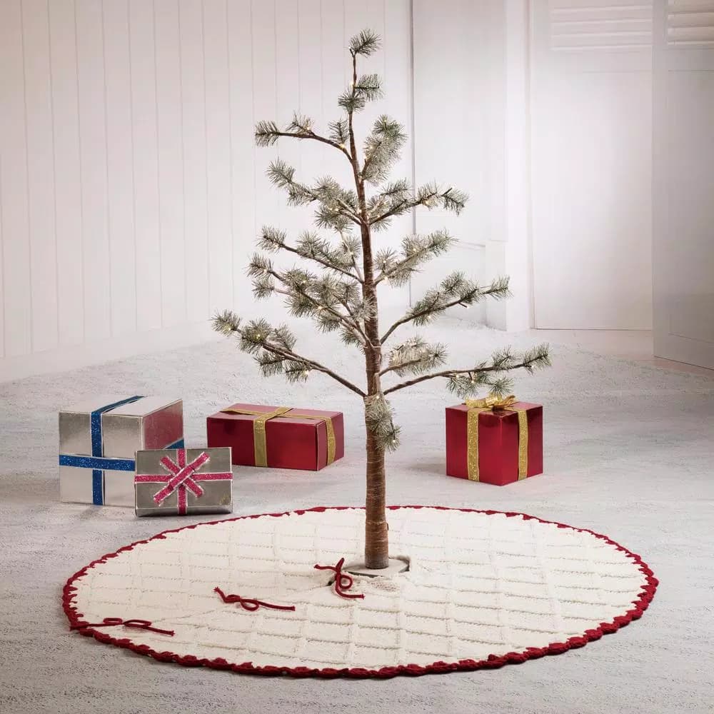 Glitzhome 52 in. White Knitted Chenille Christmas Tree Skirt with Red Trim and Pompoms