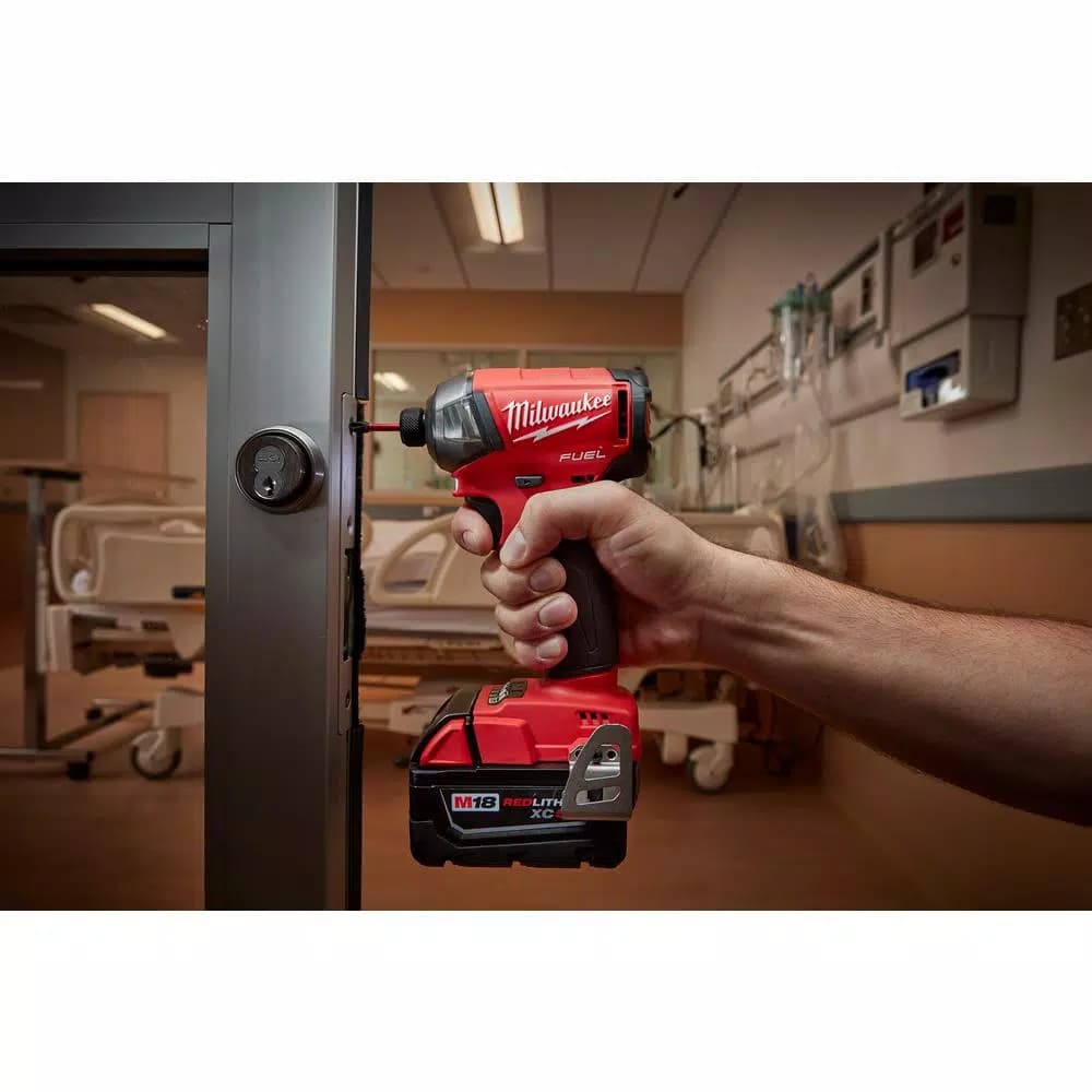 Milwaukee M18 FUEL SURGE 1/4 in. Hex Hydraulic Impact Driver Kit with Two 5.0 Ah Batteries