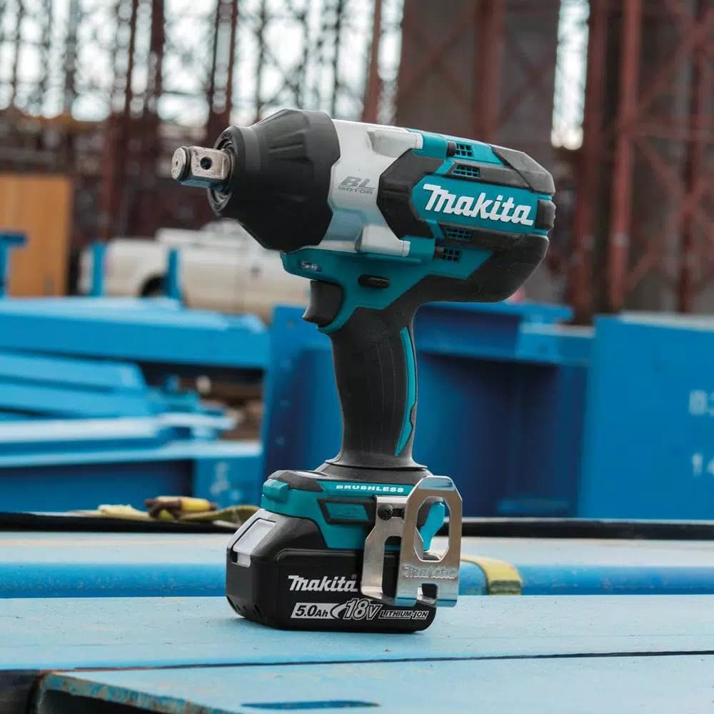 Makita 18V LXT Brushless 3/4 in. Square Drive High Torque Impact Wrench Kit with (2) 5.0Ah Batteries & Bag