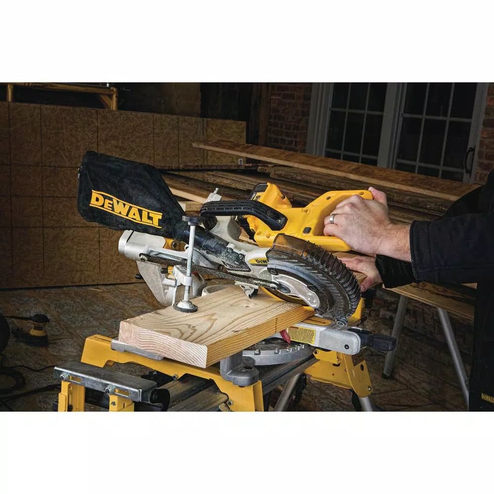 DEWALT 20V MAX Cordless 7-1/4 in. Sliding Compound Miter Saw Combo Kit with 4.0 Ah Battery & Bonus Cordless Jigsaw