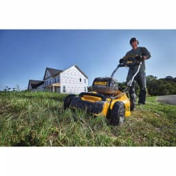 DEWALT 20 in. 20V MAX Cordless Walk Behind Push Lawn Mower with (2) 5.0 Ah Batteries and Charger thumbnail 4
