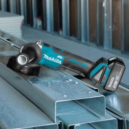 Makita 18V LXT Brushless 5 in. Cordless Angle Grinder Kit with 5.0Ah Battery & Charger thumbnail 3