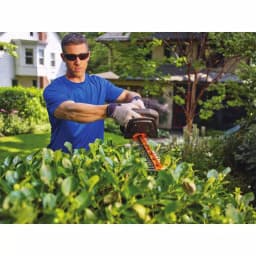 BLACK+DECKER 20V MAX Cordless POWERCUT Hedge Trimmer with 1.5Ah SMARTECH Battery and Charger, 22 in. thumbnail 2