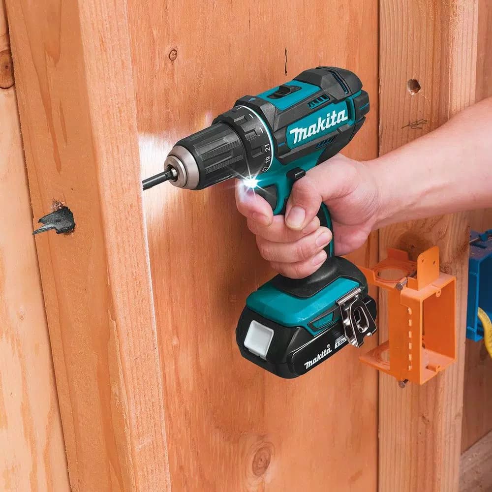 Makita 18V LXT Lithium-Ion 1/2 in. Compact Cordless Driver Drill Kit (XFD10SY)