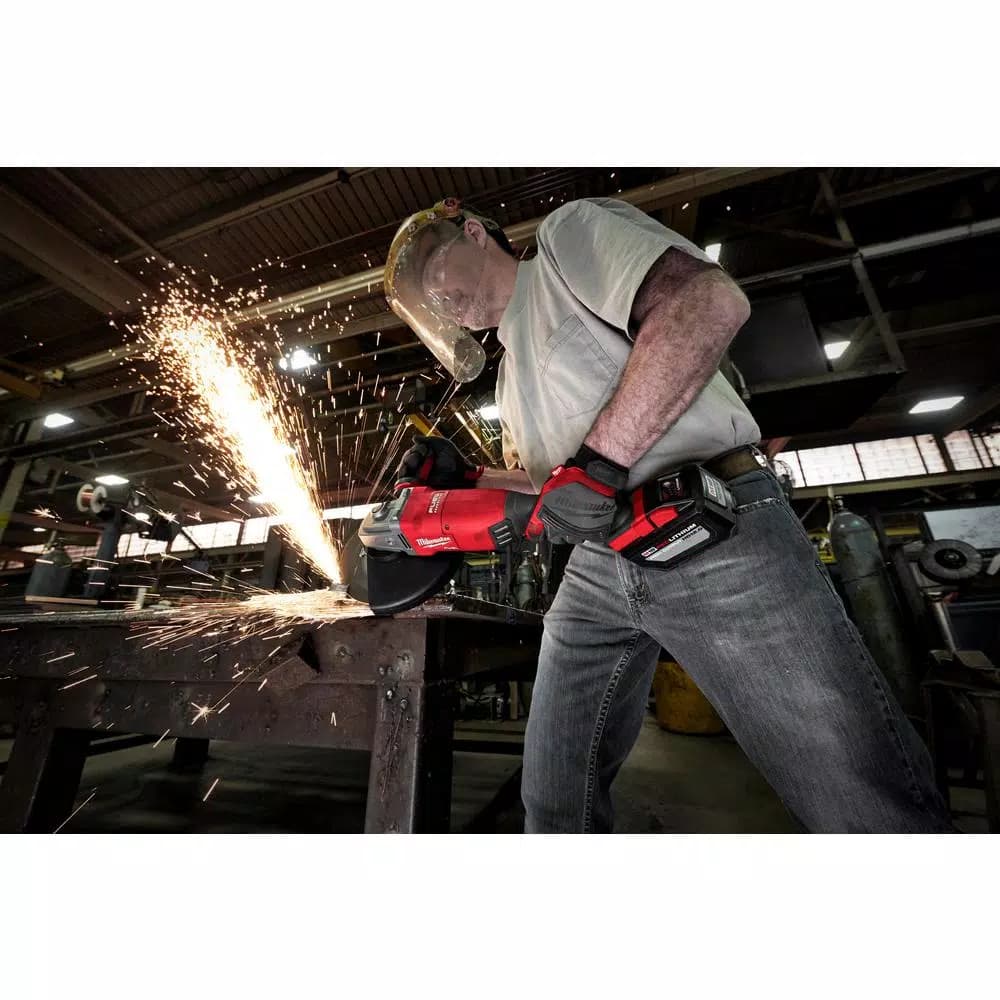 Milwaukee M18 FUEL 7/9 in. Brushless Cordless Large Angle Grinder Kit w/ (2) 12.0 Ah Batteries & Rapid Charger