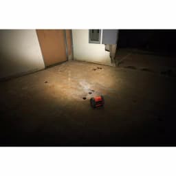 Milwaukee M18 18V Lithium-Ion Cordless LED Flood Light & 5.0Ah Battery Starter Kit thumbnail 6