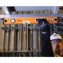 Klein Tools 24 in. Magnetic Bubble Level with V-Groove and High-Visibility Orange Body thumbnail 3