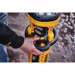 DEWALT 20V MAX 3000-Lumen Cordless LED Tripod Work Light with 4.0Ah Battery thumbnail 9