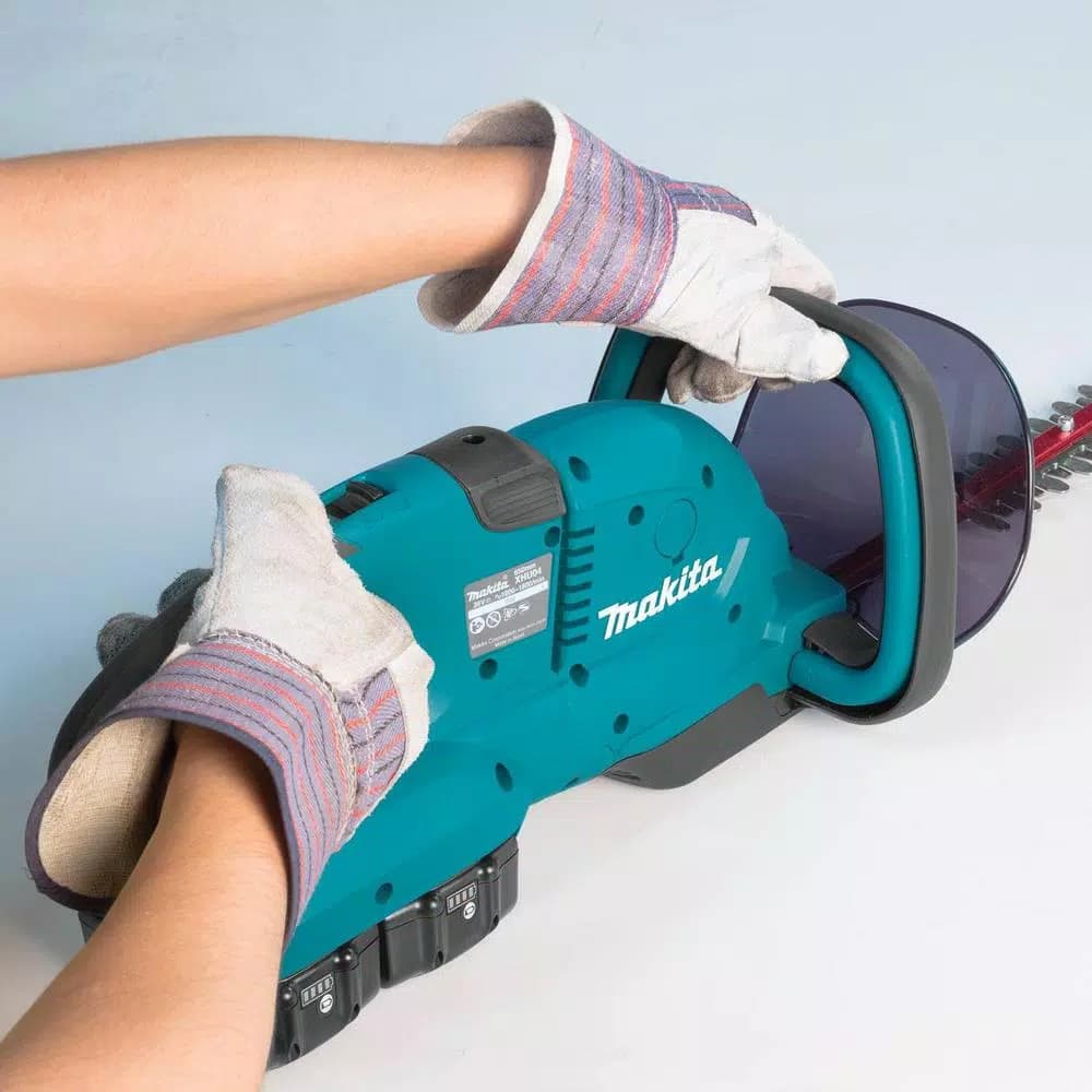 Makita 36V (18V x2) LXT Cordless Hedge Trimmer Kit with (2) 5.0 Ah Batteries and Dual Port Charger