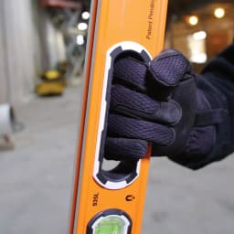Klein Tools 24 in. Magnetic Bubble Level with V-Groove and High-Visibility Orange Body thumbnail 9