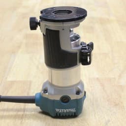 Makita 1-1/4 HP 6.5 Amp Compact Corded Router Kit with Plunge Base and Variable Speed thumbnail 5