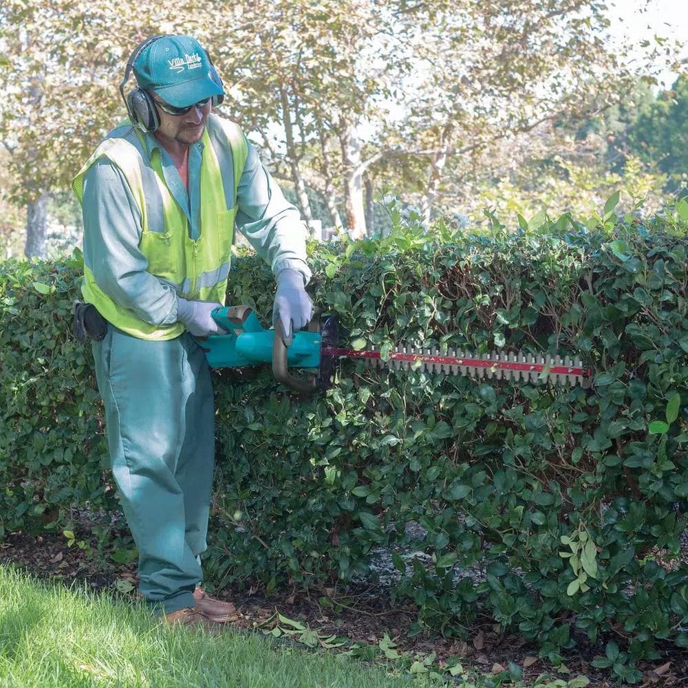 Makita 36V (18V x2) LXT Cordless Hedge Trimmer Kit with (2) 5.0 Ah Batteries and Dual Port Charger