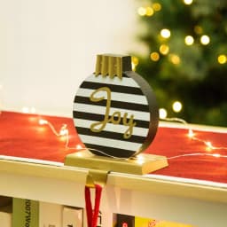 Glitzhome 6.89 in. Striped Wooden and Metal Stocking Holder with Joy Design thumbnail 5