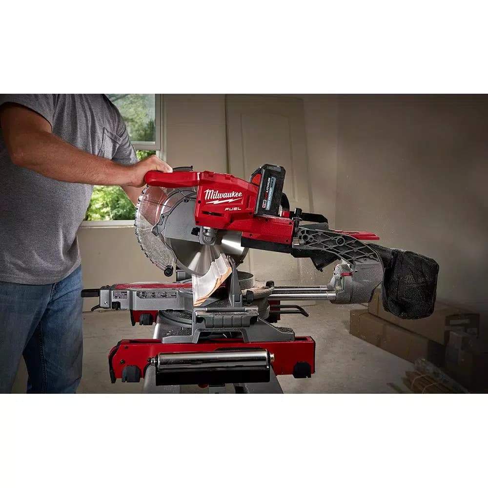 Milwaukee M18 FUEL 10 in. Dual Bevel Sliding Compound Miter Saw Kit with 8.0 Ah Battery