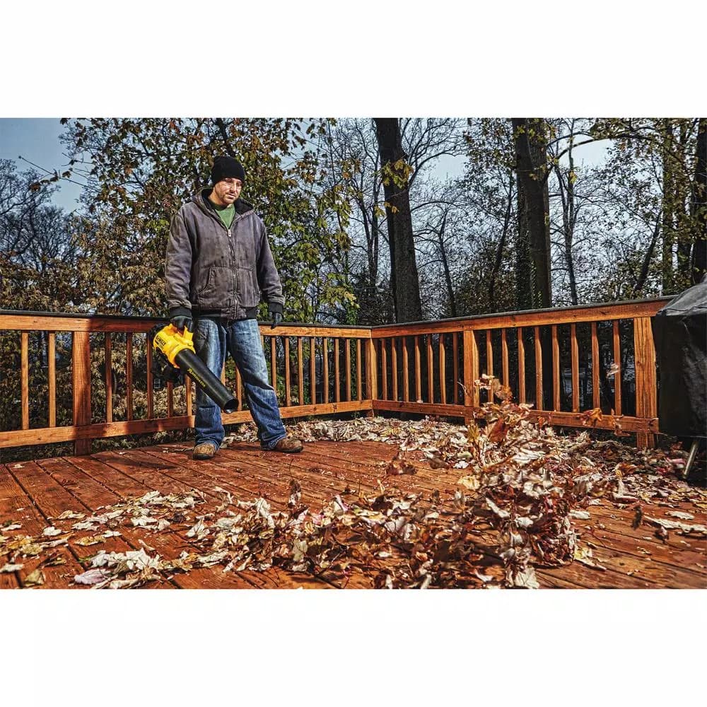 DEWALT 20V MAX Cordless String Trimmer and Blower Combo Kit with 4.0 Ah Battery and Charger