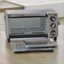 BLACK+DECKER 4-Slice Stainless Steel Convection Toaster Oven with EvenToast Technology thumbnail 6